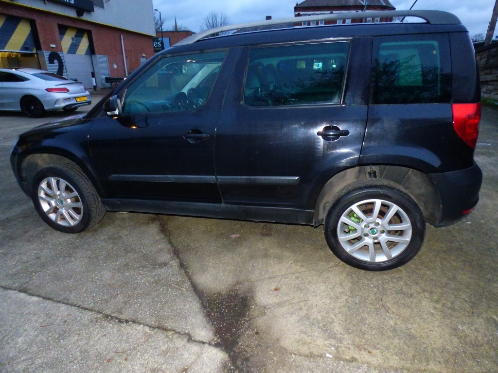 Skoda Yeti 2.0 Tdi Cr 140 Elegance 4X4 Dsg FG12FFH Black #3