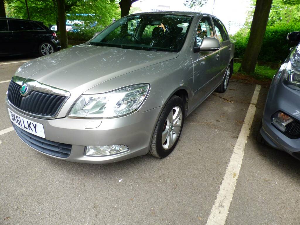 Skoda Octavia 1.6 Tdi Cr Elegance Beige #3