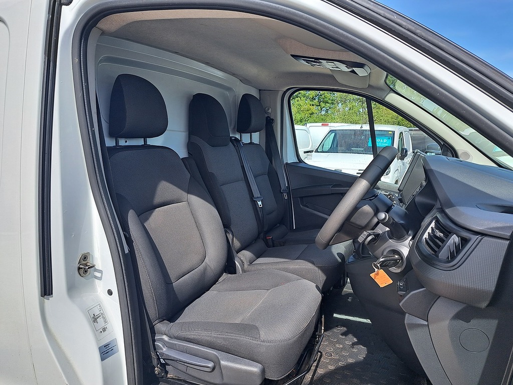 Renault Trafic Dci Blue Ll30 Advance FD23TFZ White #6