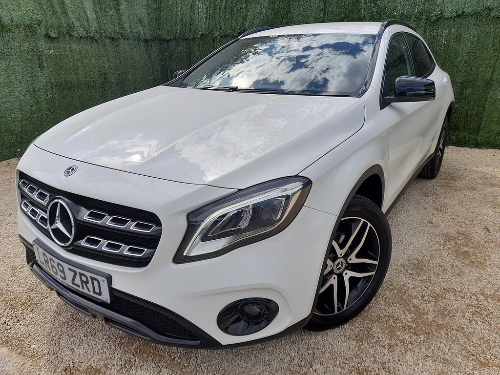 Mercedes-Benz GLA Class Gla180 Urban Edition LR69ZRD White #4