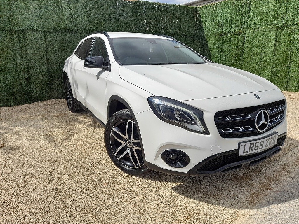 Mercedes-Benz GLA Class Gla180 Urban Edition LR69ZRD White #2