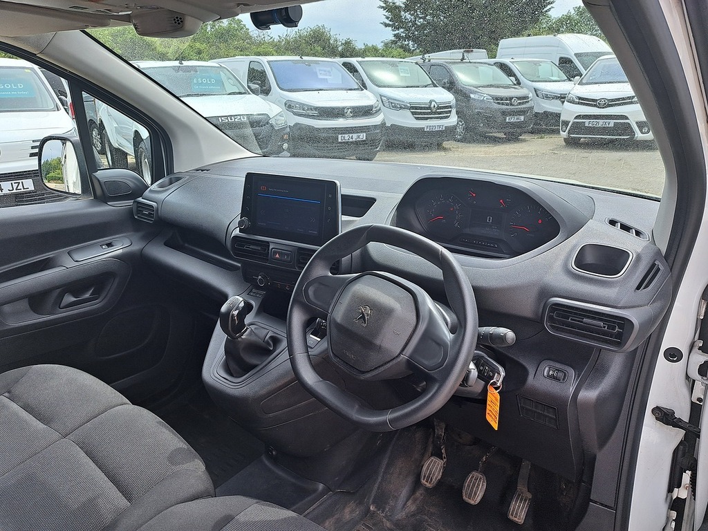 Peugeot Partner Bluehdi 1000 Professional KW21NVP White #2