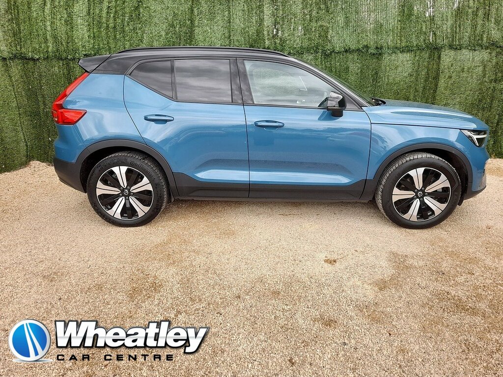 Volvo XC40 Plus Blue