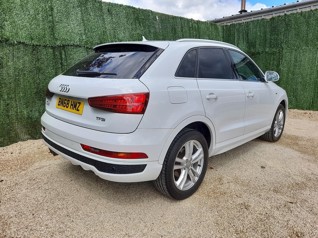 Audi Q3 Tfsi Cod S Line Edition BN68HMZ White #5