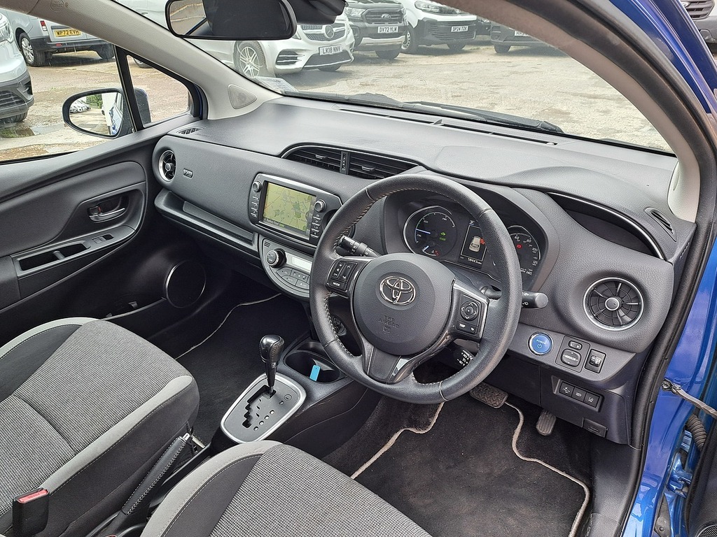 Toyota Yaris Vvt-h Y20 Bi-tone FG20TNV Blue #2