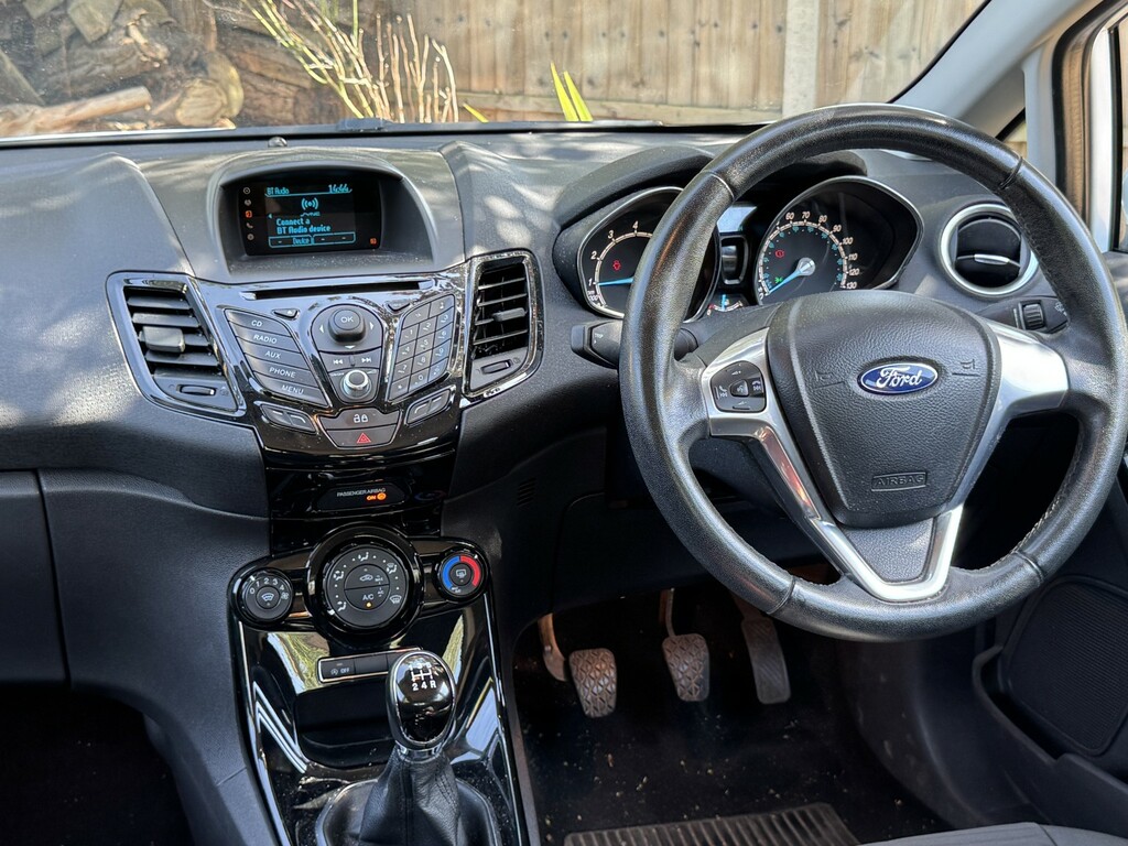 Ford Fiesta Hatchback 1.0 T Ecoboost Zetec 201464 NJ64EKZ White #2