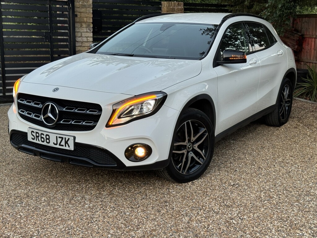 Mercedes-Benz GLA Class Suv 1.6 Gla180 Urban Edition 201968 SR68JZK White #4