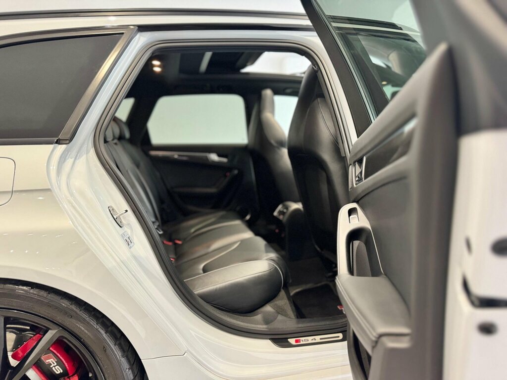 Audi RS4 Avant Estate Black #12