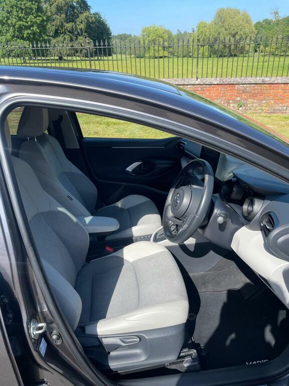 Toyota Yaris 1.5 Vvt-h Excel E-cvt Euro 6 Ss LO72XMH Grey #3