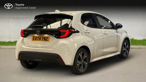 Toyota Yaris Design EA74YNZ White #3
