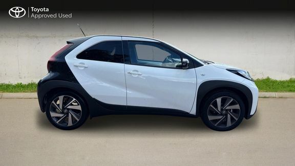 Toyota Aygo X Edge White #2