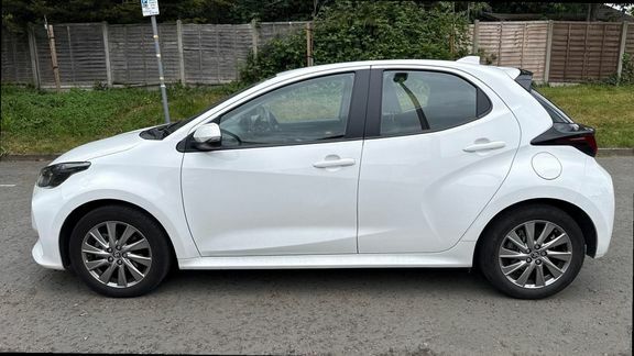 Toyota Yaris Icon White #6