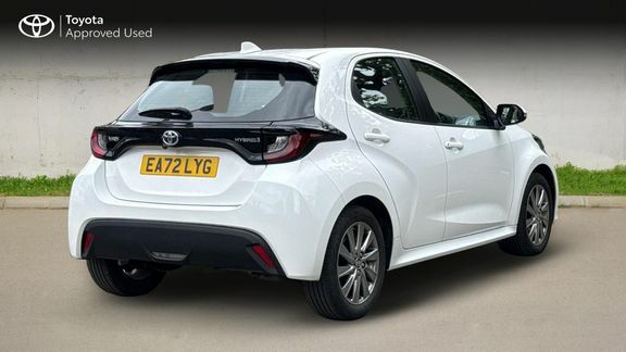 Toyota Yaris Icon White #3