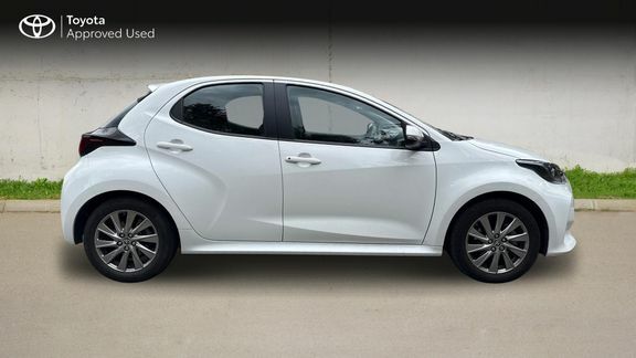 Toyota Yaris Icon White #2