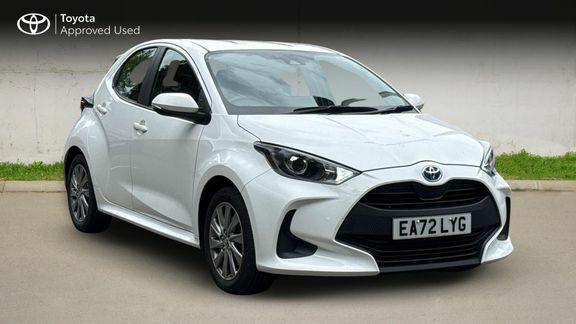 Toyota Yaris Icon White