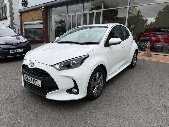 Toyota Yaris Icon White #2