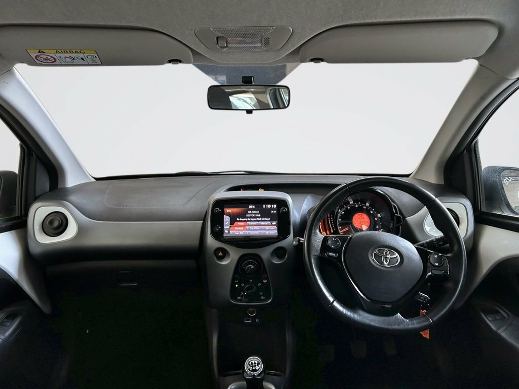 Toyota Aygo 1L X-play FP20UGR White #3