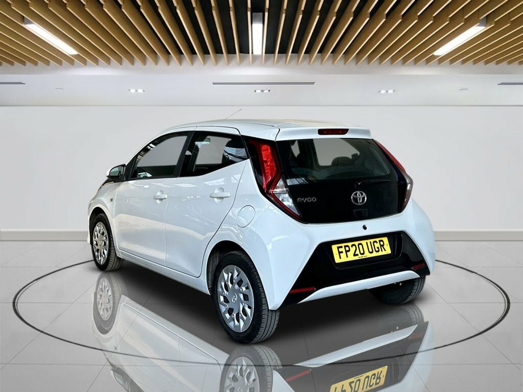 Toyota Aygo 1L X-play FP20UGR White #5