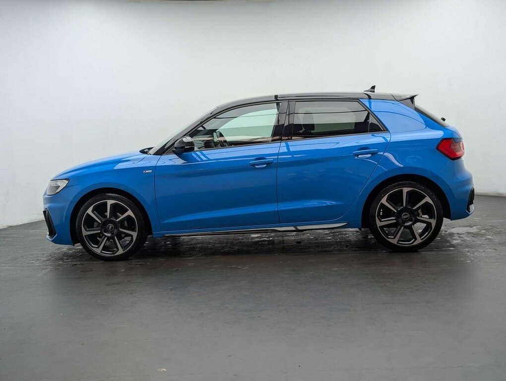 Audi A1 1L Black Edition PN22MWC Blue #5