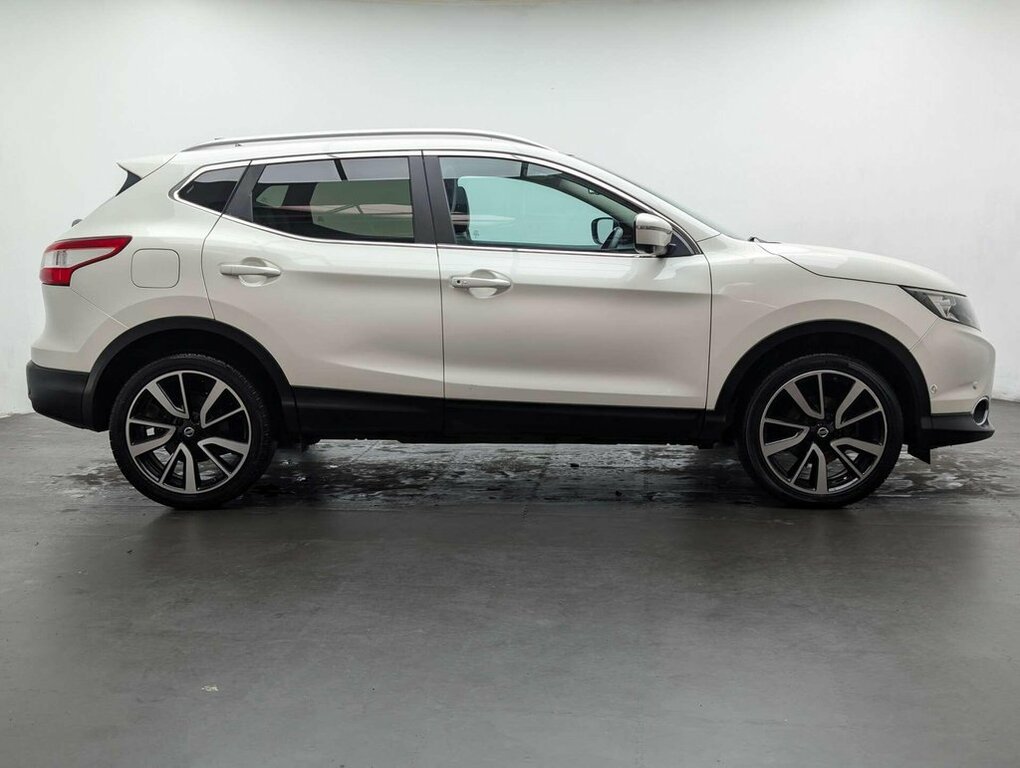 Nissan Qashqai 1.2L Tekna White #5