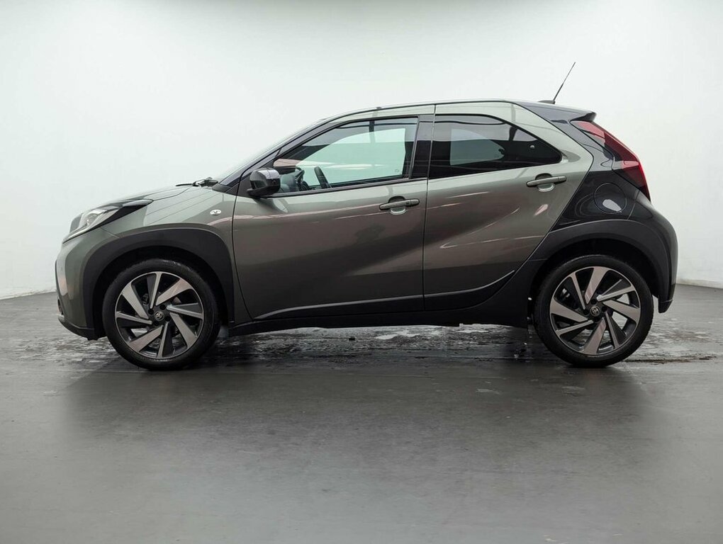 Toyota Aygo X 1L Exclusive LG72TFU Green #5