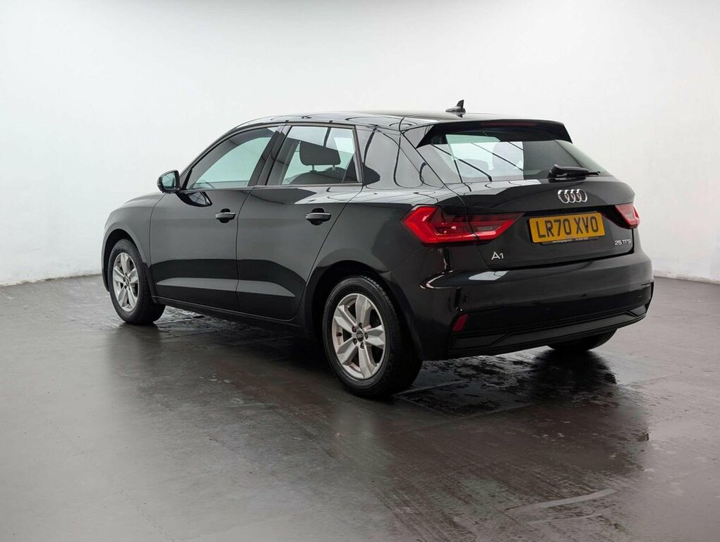 Audi A1 1L Technik LR70XVO Black #6