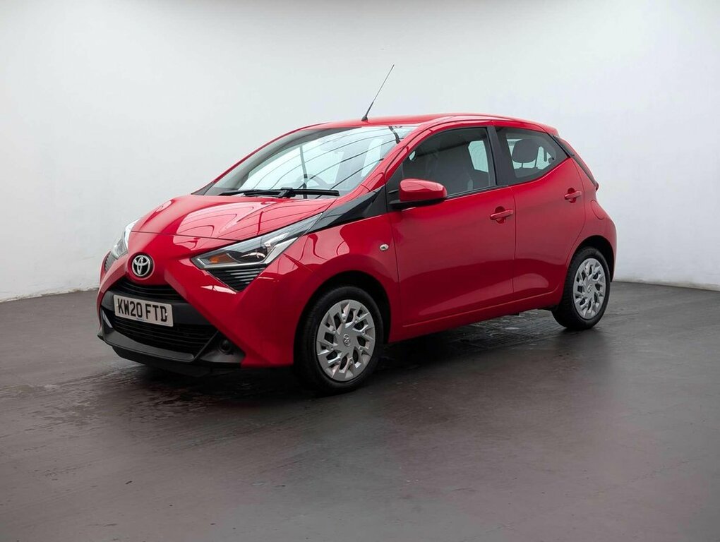 Toyota Aygo X 1L X-play Red #4