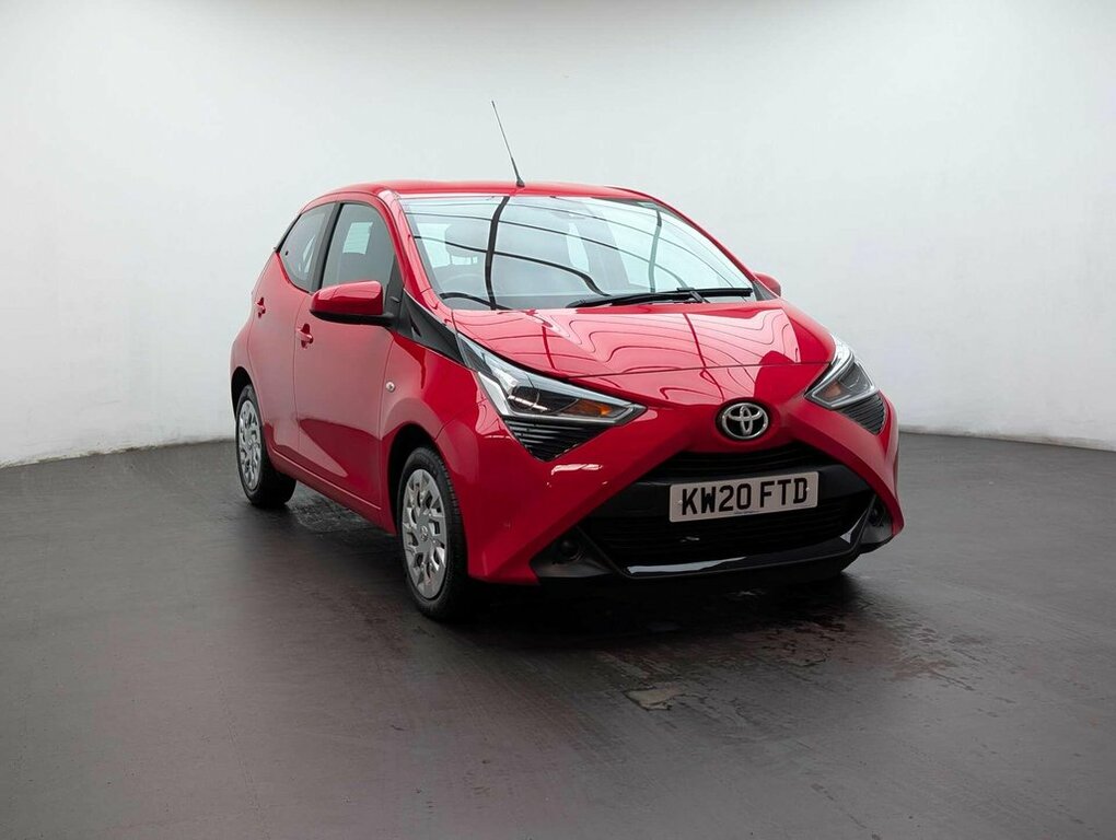 Toyota Aygo X 1L X-play Red #2