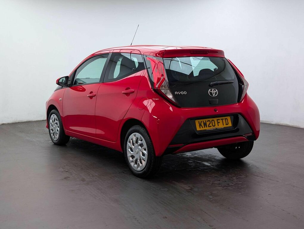 Toyota Aygo X 1L X-play Red #6