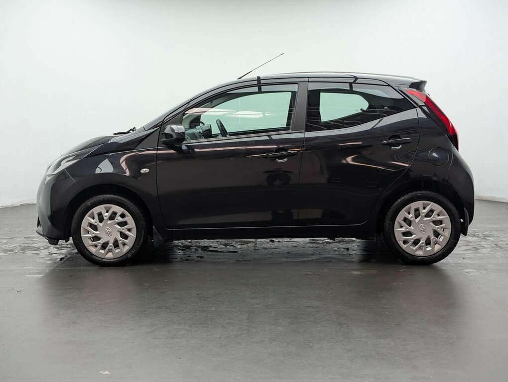 Toyota Aygo X 1L X-play Black #5