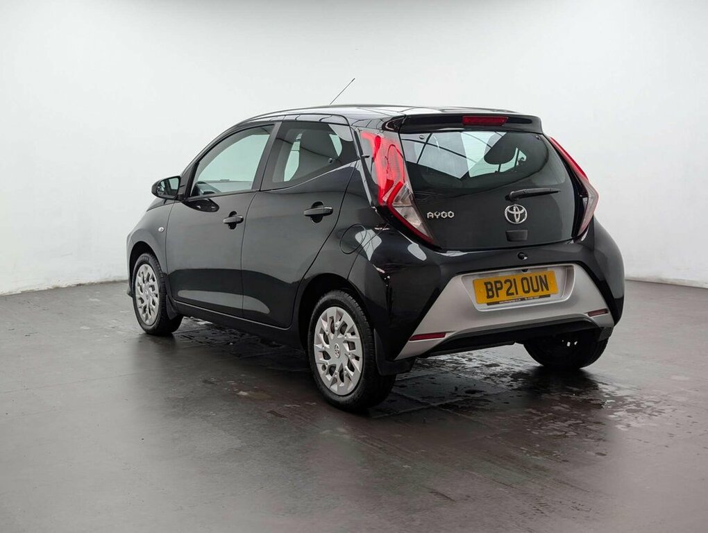 Toyota Aygo X 1L X-play Black #6