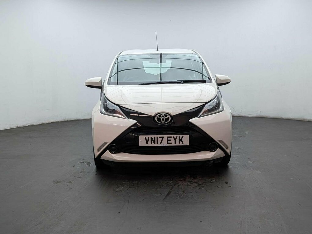 Toyota Aygo X 1L X-play White #3