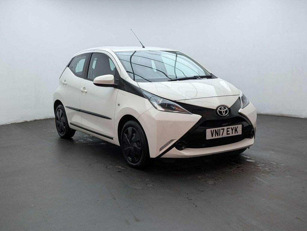 Toyota Aygo X 1L X-play White #2
