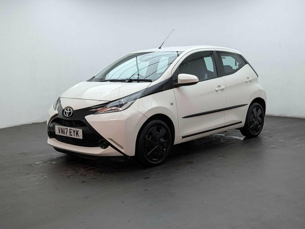 Toyota Aygo X 1L X-play White #4