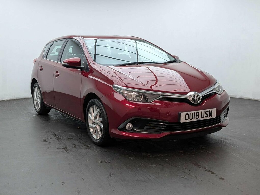 Toyota Auris 1.2L Icon Tech Red #2