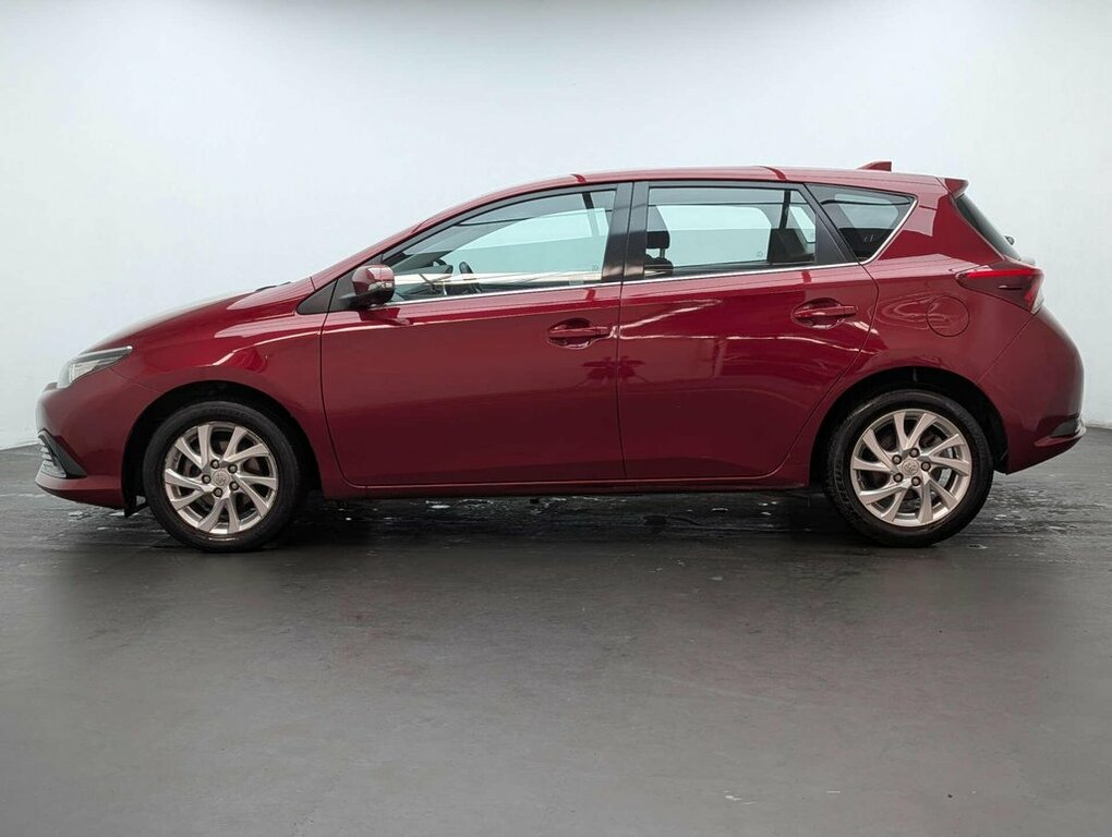 Toyota Auris 1.2L Icon Tech Red #5