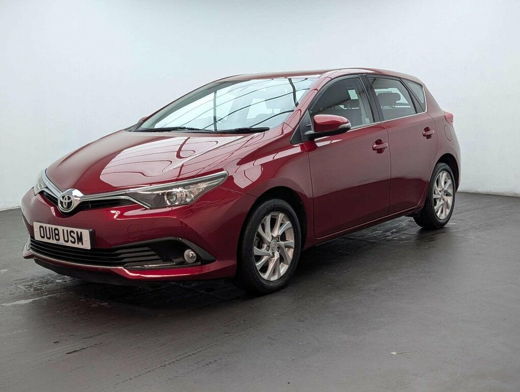 Toyota Auris 1.2L Icon Tech Red #4