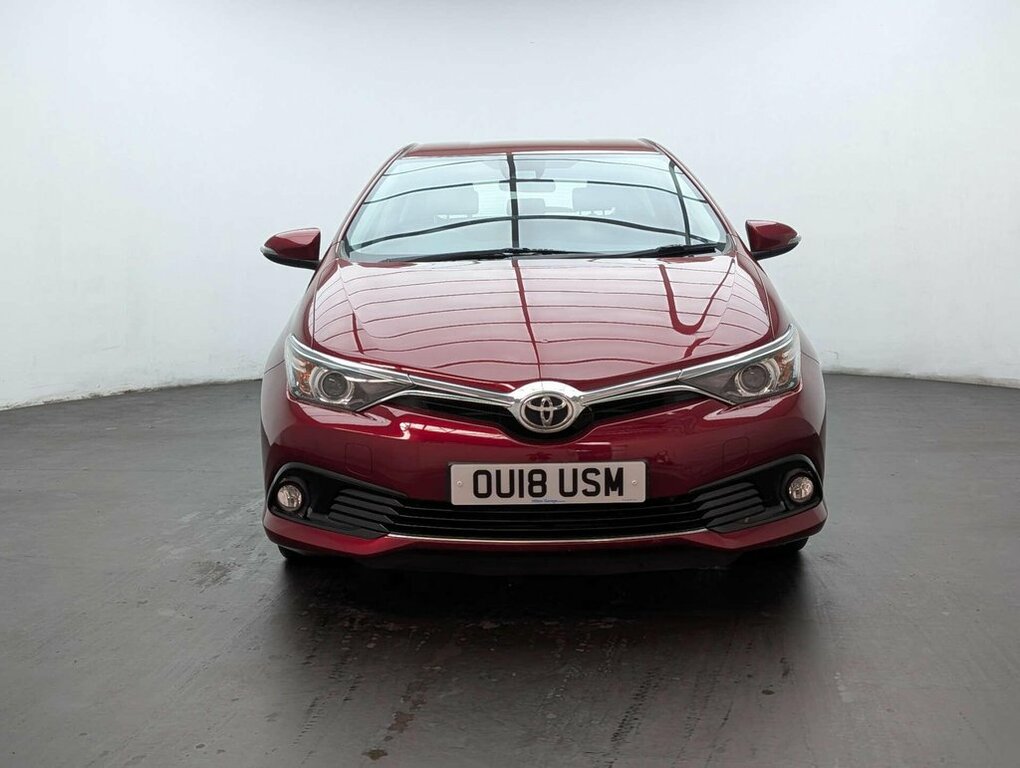 Toyota Auris 1.2L Icon Tech Red #3
