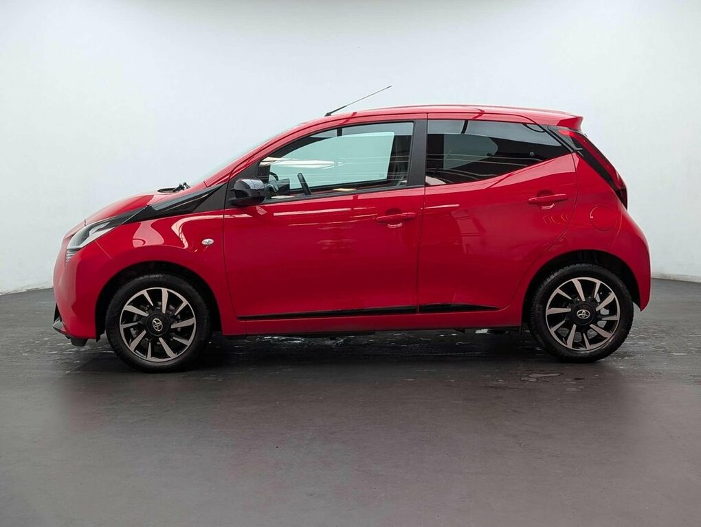 Toyota Aygo X 1L X-trend Red #5