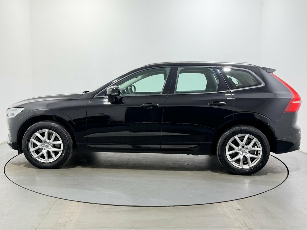 Volvo XC60 2L Momentum RO69KNM Black #4