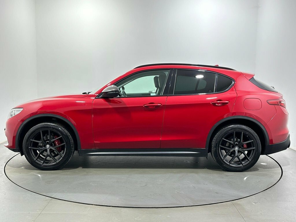 Alfa Romeo Stelvio 2.2L Nero Edizione Red #4