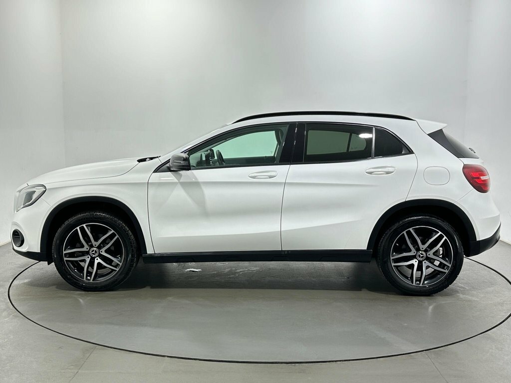 Mercedes-Benz GLA Class 1.6L Urban Edition KD68FLN White #4