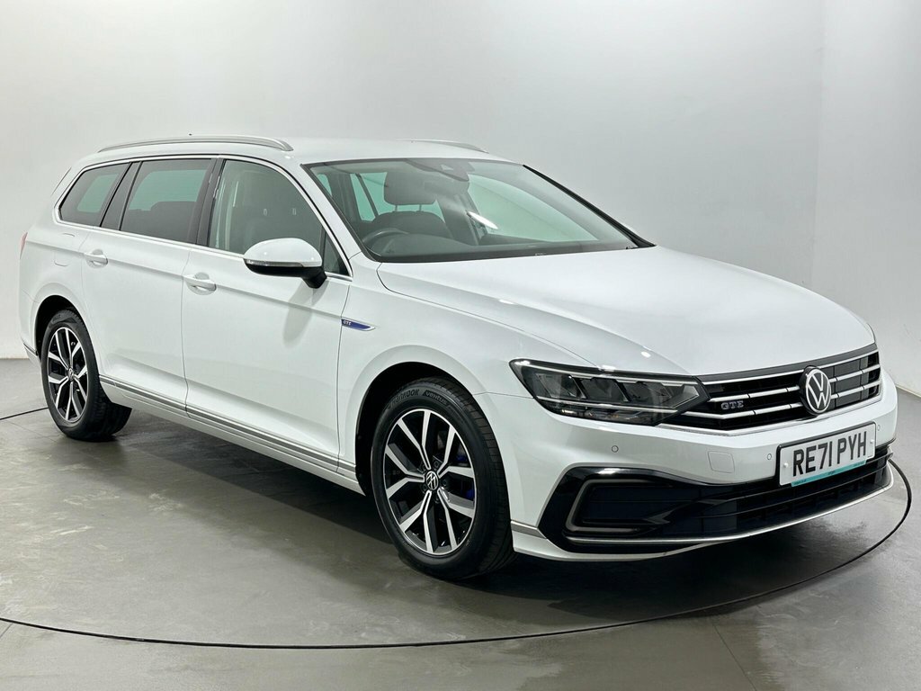 Volkswagen Passat 1.4L Gte White