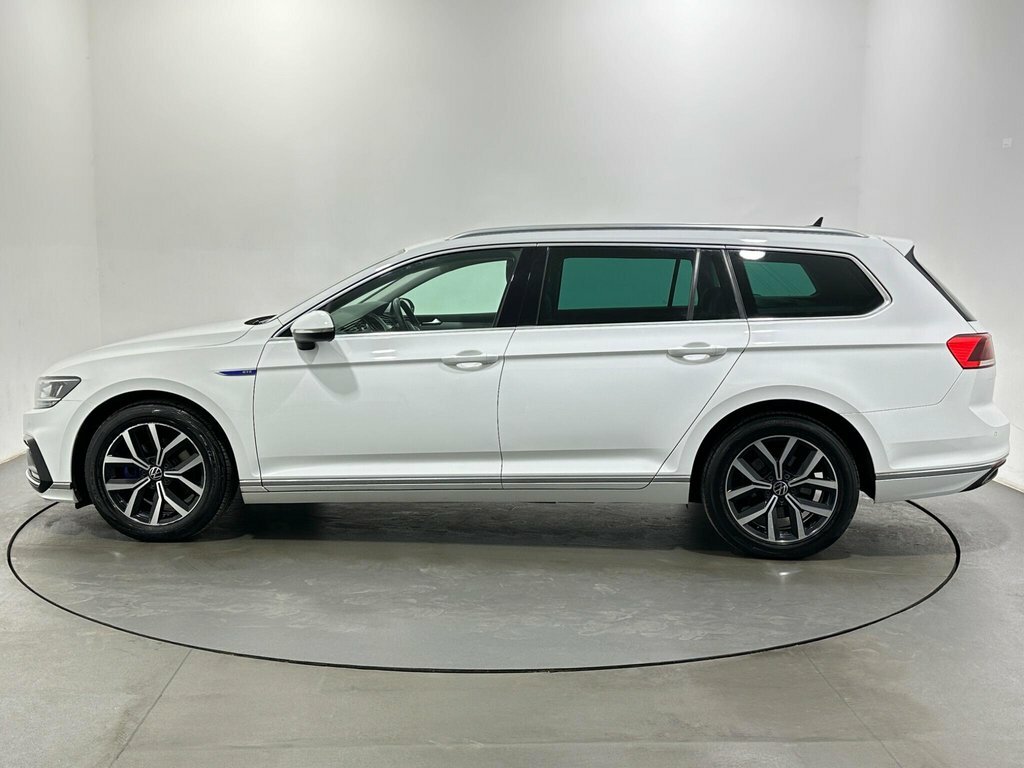 Volkswagen Passat 1.4L Gte RE71PYH White #4