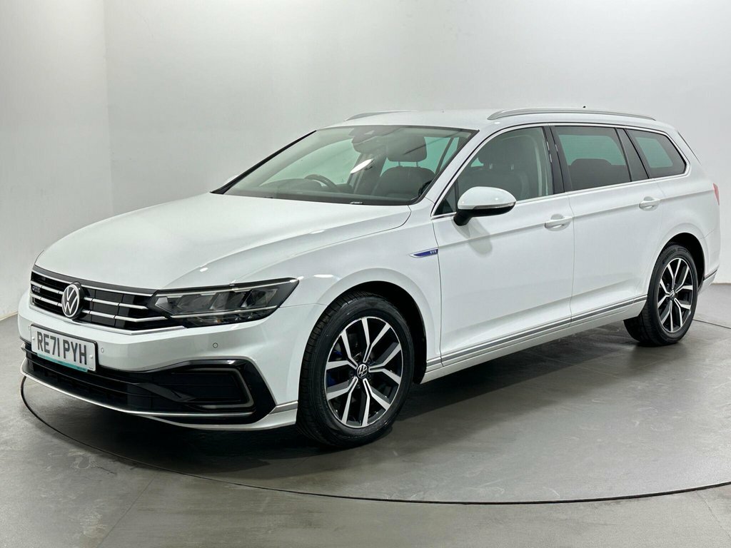 Volkswagen Passat 1.4L Gte RE71PYH White #3