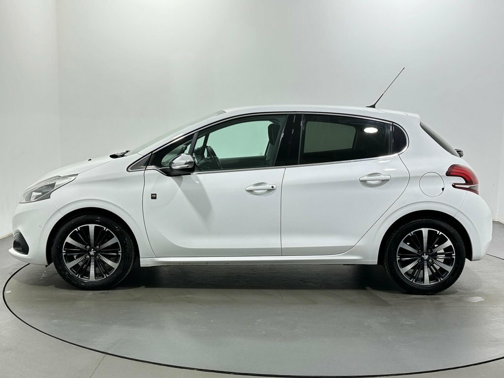 Peugeot 208 1.2L Tech Edition LG68XUK White #4