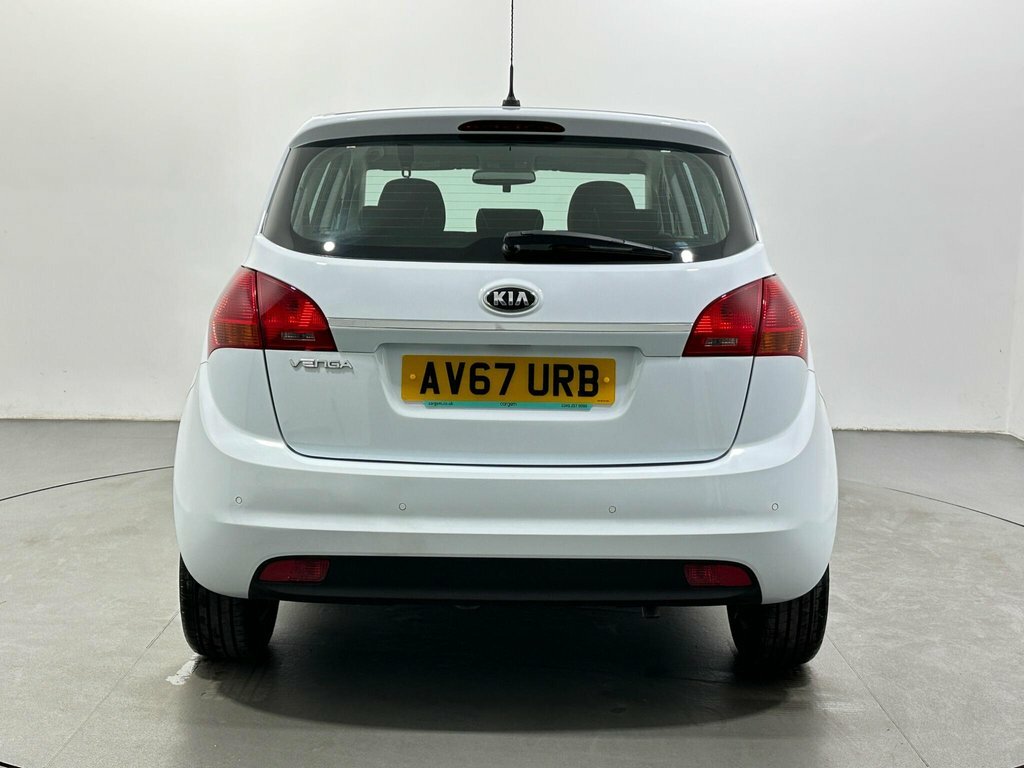 Kia Venga 1.6L 2 AV67URB White #6