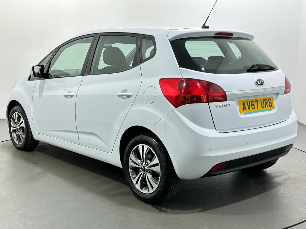 Kia Venga 1.6L 2 AV67URB White #5