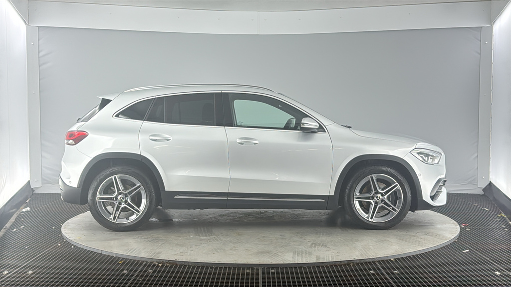 Mercedes-Benz GLA Class 1.3 Gla200 Amg Line Executive Suv 7G- YK22MHU Silver #3