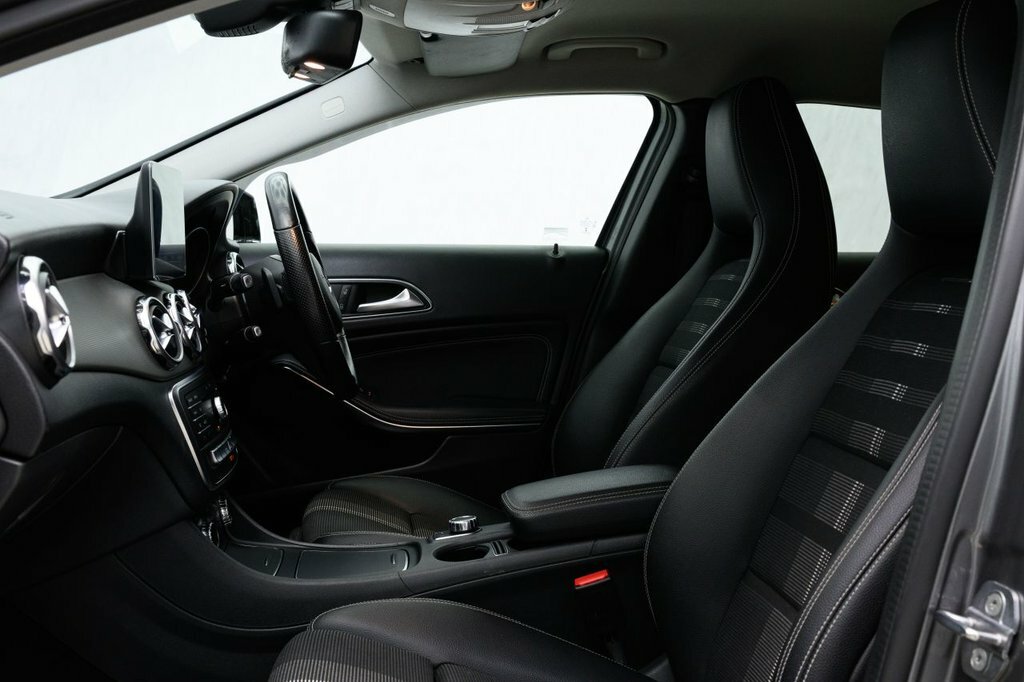 Mercedes-Benz GLA Class 1.6L Urban Edition KF19WFM Grey #4